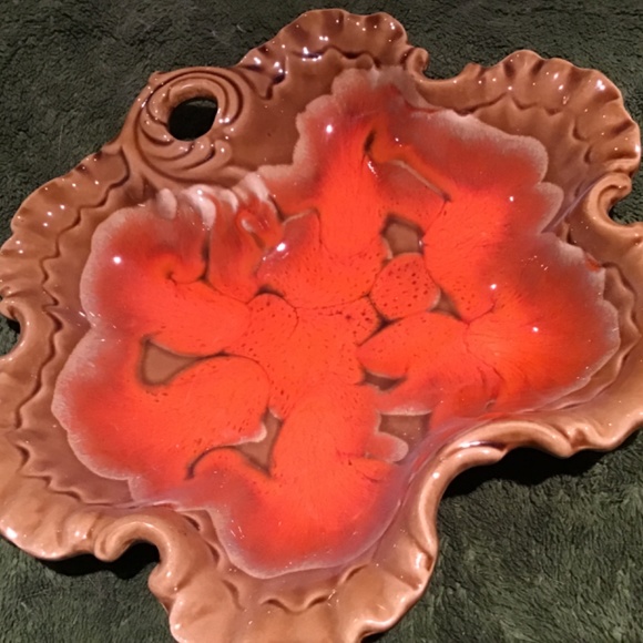 SET OF TWO VINTAGE ORANGE & BEIGE GLAZED POTTERY FRILLY EDGED SERVING DISHES - Picture 3 of 12